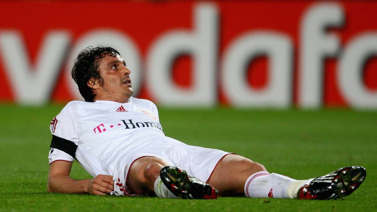 MASSIMO ODDO: Der andere war ein erfahrener Italiener, der beim AC Milan nicht mehr zum Zug kam. Oddo wurde als Rechtsverteidiger zunächst zum Stammspieler, war aber gegen Ende der Saison nicht mehr gesetzt. Am Saisonende ging er zurück nach Italien und beendete wenig später seine Karriere. Die Bayern blieben Oddos einzige Station außerhalb seines Heimatlandes