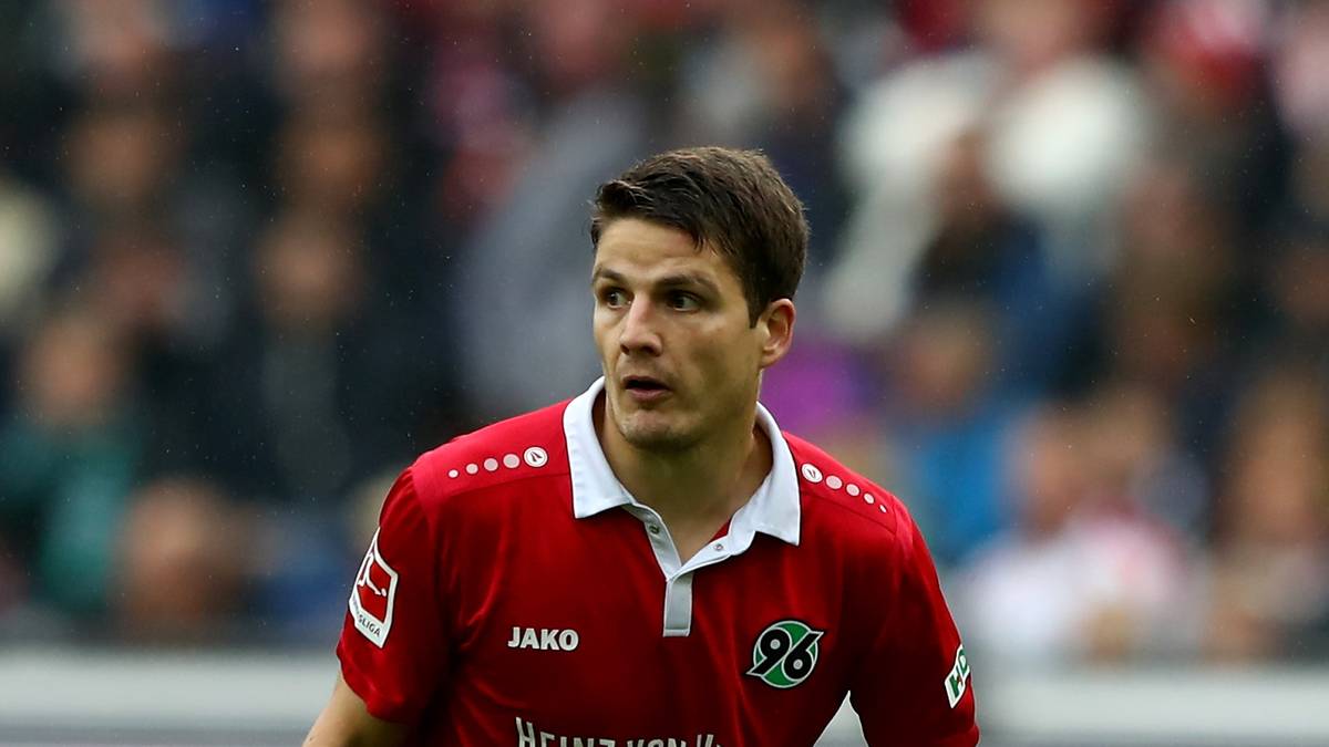 PLATZ 11 - PIRMIN SCHWEGLER (Hannover 96): Der personifizierte Aufschwung des Aufsteigers. Hat sich in Rekordtempo im neuen Verein zurechtgefunden und stabilisiert die Defensive als zweikampfstarker Sechser mit Spielübersicht
