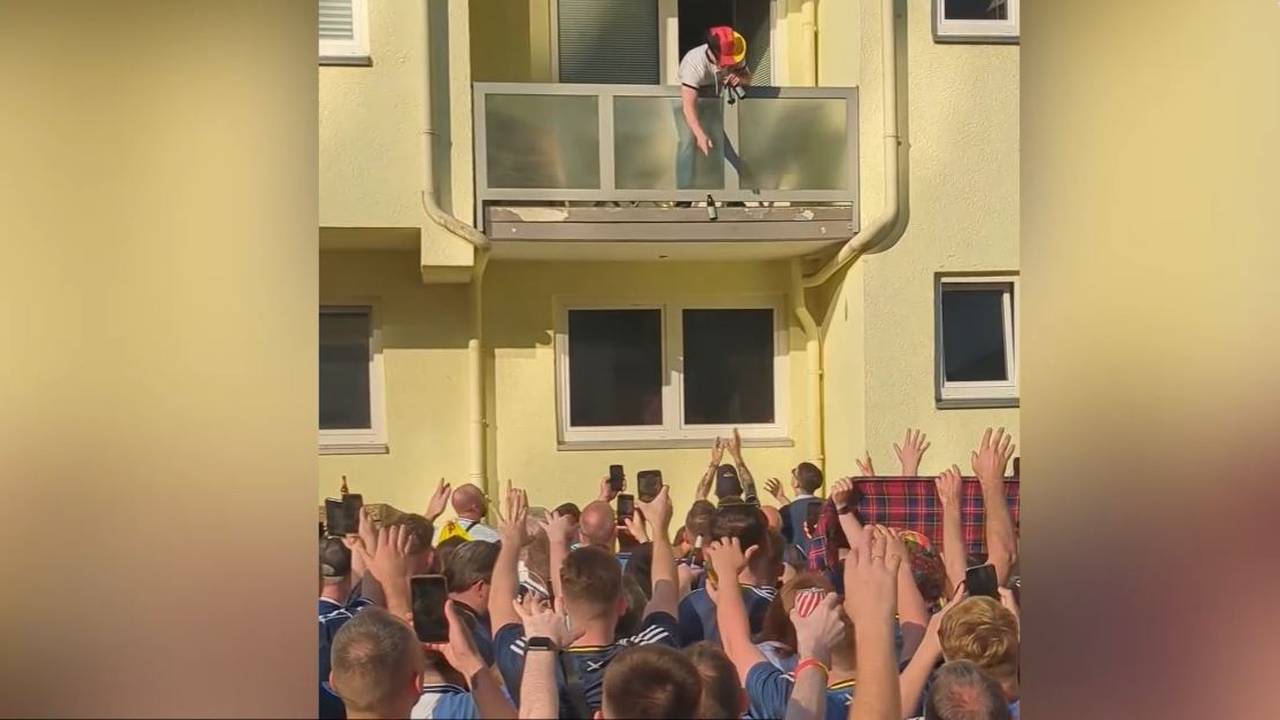 So empfängt man Gäste! Deutscher wird für schottische Fans zum Helden | EM 2024