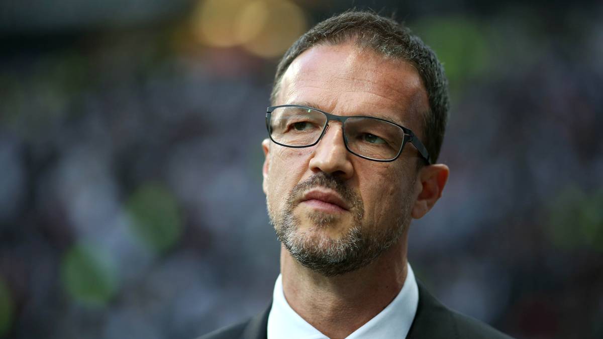 Schon jetzt steht Bobic somit ein Transferbudget zur Verfügung, von dem er von ein paar Jahren nicht zu träumen gewagt hätte. Dass diese Tatsache das Handeln auf dem Transfermarkt nicht unbedingt einfacher macht, zeigten bereits etliche Beispiele in der Vergangenheit