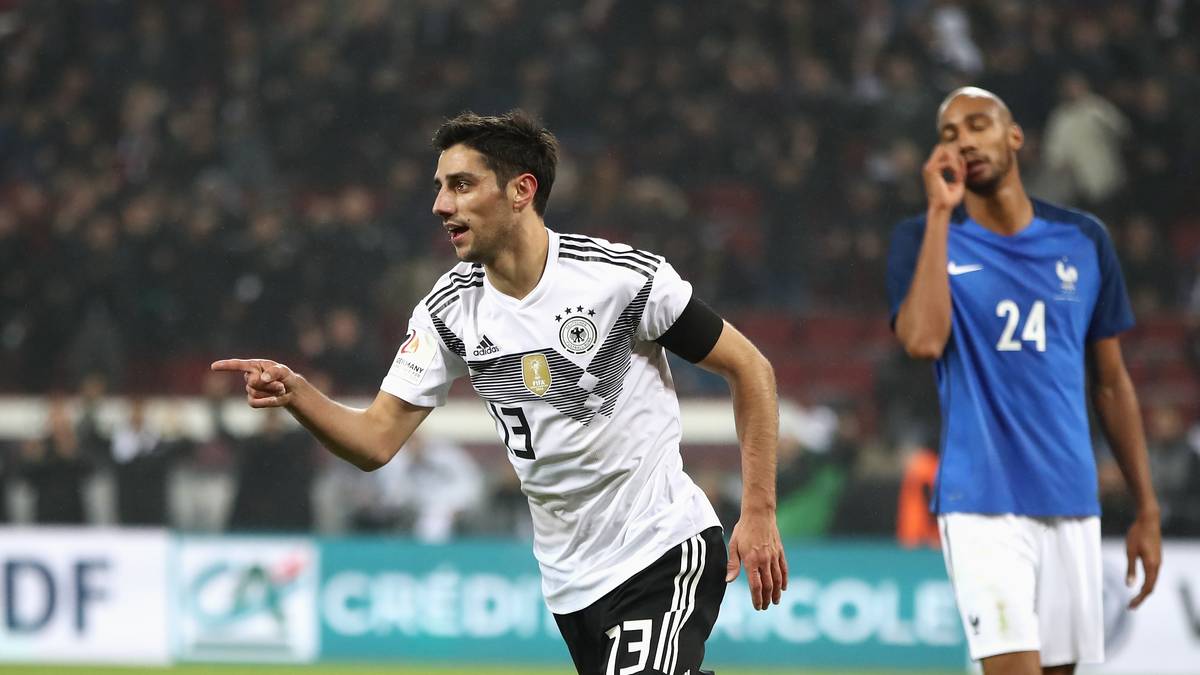 LARS STINDL (ab 83.): In den letzten sieben Minuten für Can auf dem Platz, um den Rückstand noch mit umzubiegen. Seine flache Hereingabe (86.) stellte Mandanda vor arge Probleme. Markierte dann mit der letzten Aktion das 2:2 (90.). Sein viertes Tor im zehnten Einsatz für das DFB-Team. SPORT1-Note: 2