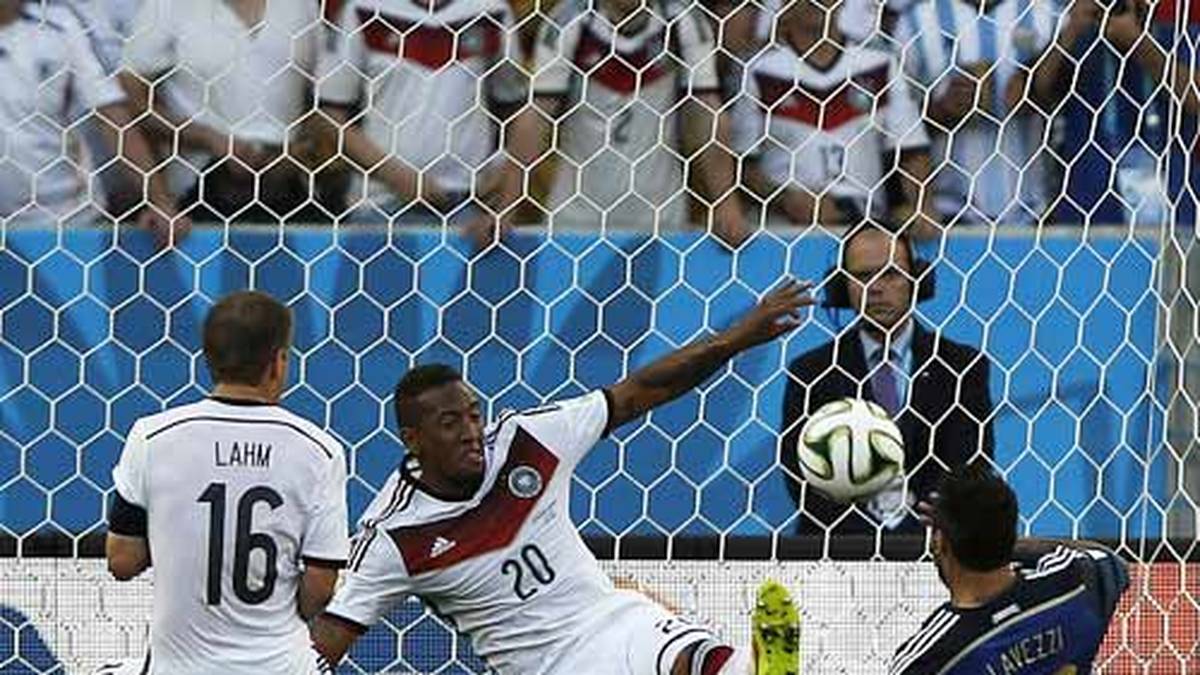 JEROME BOATENG : Stand im Abwehrzentrum wie ein Fels in der Brandung. Gewann den Großteil seiner Zweikämpfe und behielt den Ball zumeist auch in den eigenen Reihen. Tolle Rettungstat in der 92. Minute, SPORT1-Note: 1
                  
                  
                  