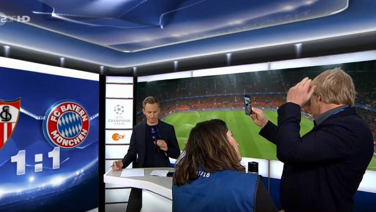 Kahn frisiert sich vor der Kamera