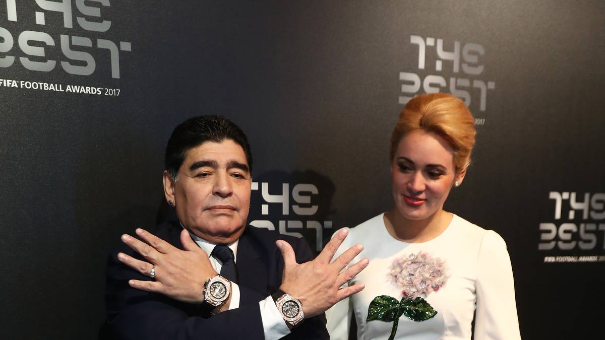 "Mir sind die Hände gebunden" - oder was will uns Diego Maradona mit dieser Geste sagen?