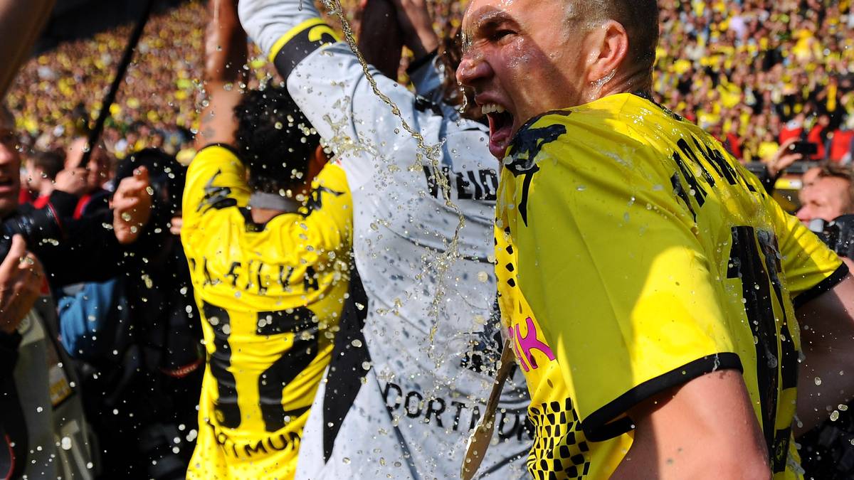 TRANSFER-COUP - KEVIN GROßKREUTZ (20, Wechsel 2009/10): Der Junge aus Dortmund-Eving wurde vom LR Ahlen zurückgeholt und war das Sinnbild und ein Gesicht des Aufschwungs unter Klopp. Das Ende beim BVB war sehr schmerzhaft, mittlerweile mit dem VfB Stuttgart in die Zweite Liga abgerutscht