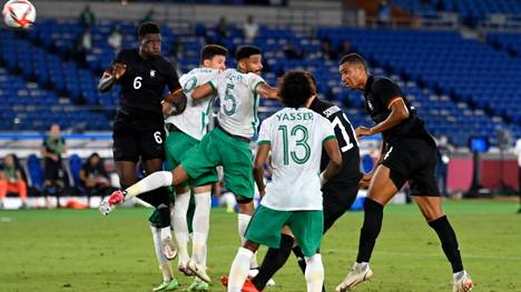 Im zweiten Gruppenspiel gegen Saudi-Arabien hat sich die deutsche Fußball-Olympiamannschaft trotz Unterzahl einen knappen Sieg erkämpft