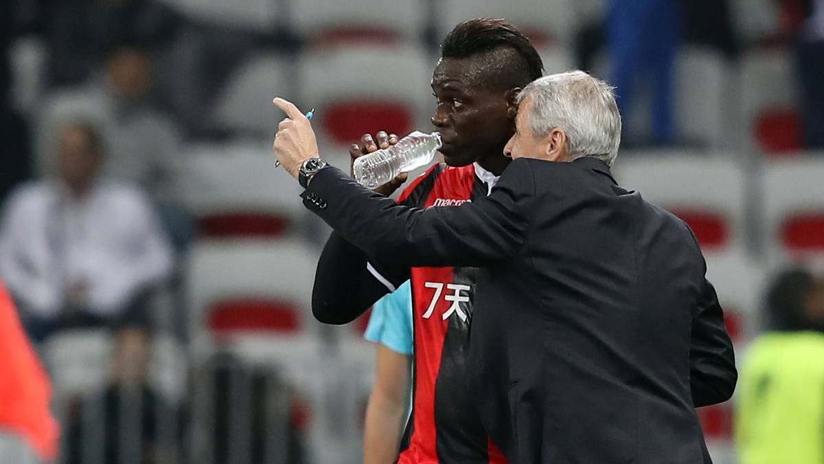 Favre mag keine Selbstdarsteller, kann mit ihnen aber auch umgehen. Mario Balotelli zum Beispiel hatte er in Nizza hervorragend im Griff. In der abgelaufenen Saison fiel Italiens "Enfant terrible" kaum negativ auf und kam sogar auf 26 Pflichtspiel-Tore