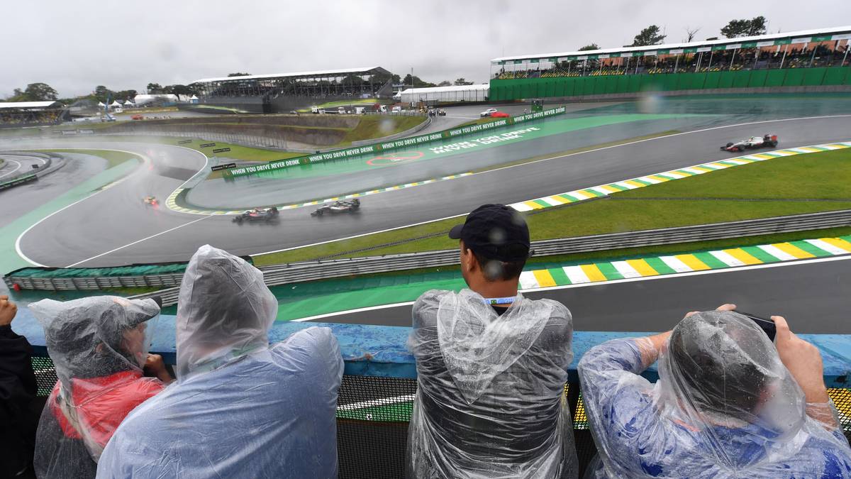 SAO PAULO/BRASILIEN, 12. November: Ein schwieriges Pflaster für die Fahrer. Wie in Austin wird auch hier gegen den Uhrzeigersinn gefahren, zudem machen die hohen Temperaturen zu schaffen