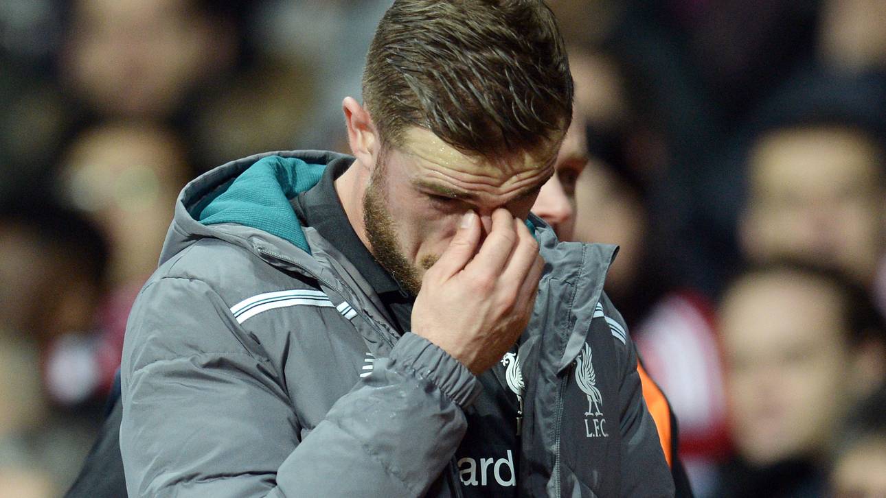 Henderson übergibt sich in Kabine