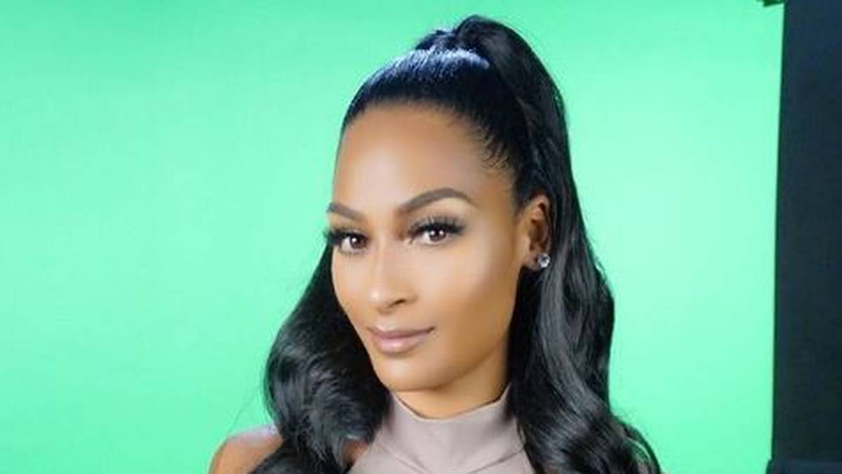 Roberts steht gerne in der Öffentlichkeit und zeigt in den sozialen Netzwerken ihre Vorzüge 