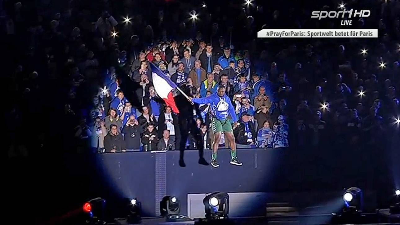 Asamoah gedenkt der Opfer von Paris