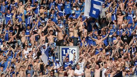 Fans des 1. FC Magdeburg stehen voll hinter ihrem Team 