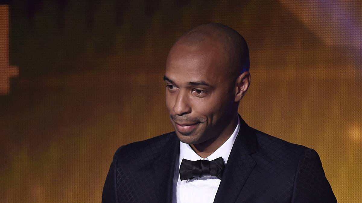 Der Traum vom vierfachen Triumph bleibt dann aber verwehrt. Frankreichs Fußball-Idol Thierry Henry verkündet den Weltfußballer des Jahres 2014. Es ist: Cristiano Ronaldo!