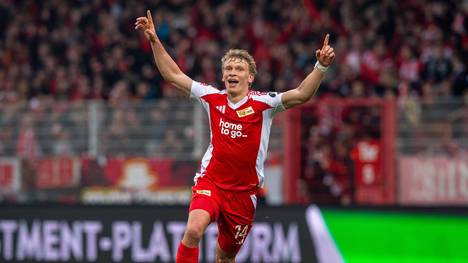 SPORT1 präsentiert die Top 10 Szenen vom 30. Spieltag der Bundesliga: Bayern-Stürmer Harry Kane knackt einen BL-Rekord, Bayer Leverkusen verspielt die wohl letzte Titelchance, Union Berlin und der VfB Stuttgart liefern sich ein irres Distanztor-Festival.