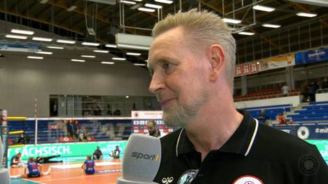 Der Allianz MTV Stuttgart schlägt Meister Dresden in einem Krimi mit 3:2. Nach dem Spiel hat Tore Aleksandersen lobende Worte für eine besondere Athletin.