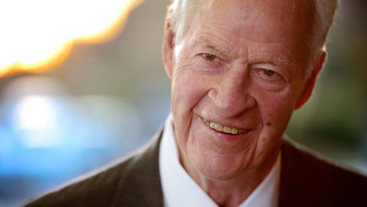 Gordie Howe im Jahr vor seinem Tod bei einem wohltätigen Dinner in Detroit