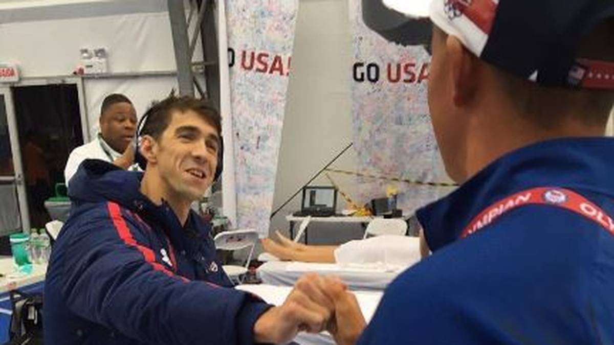 Alles dreht sich um Michael Phelps. Auch US-Golfer Rickie Fowler drückt seinem Landsmann die Daumen