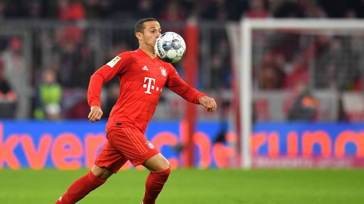 Beim FC Bayern deutet sich immer mehr der Abgang von Thiago an. "Es schien alles fix. Wir hatten den Eindruck, dass alle Konditionen so weit in Ordnung waren", verriet Bayern-Chef Karl-Heinz Rummenigge im exklusiven SPORT1-Interview. 