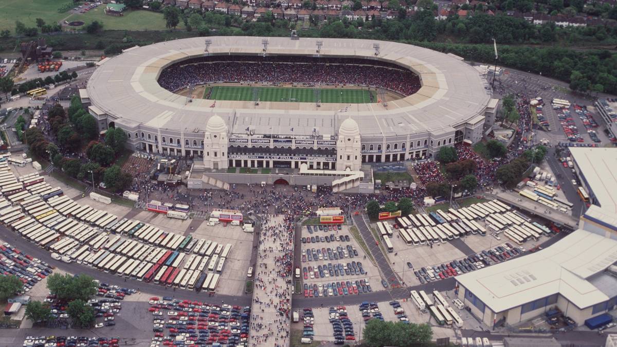 Nach der Ausstellung wurde es hauptsächlich für Fußballspiele genutzt. Legendär wurde das Stadion bei der Weltmeisterschaft 1966, als im Finale das berühmte Wembley-Tor fiel und England gegen Deutschland seinen bisher einzigen WM-Titel gewann