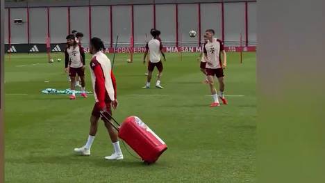 Der FC Bayern bereitet sich voller Energie auf das Champions-League-Rückspiel gegen Inter Mailand vor. Während Thomas Müller motiviert, bleibt Michael Olisé gelassen. 