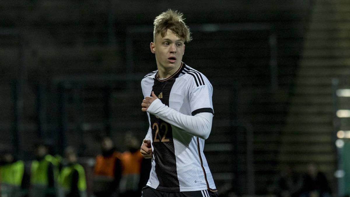 Luca Netz (Linksverteidiger, 22) ist 20 Jahre alt und steht bei Borussia Mönchengladbach unter Vertrag. Bis jetzt machte er acht U21-Länderspiele