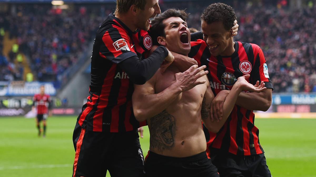 Den Schlusspunkt setzt der eingewechselte Nelson Valdez, der nach langer Verletzungspause wegen eines Kreuzbandrisses eingewechselt wird und das 4:0 erzielt