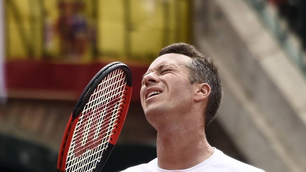 Und das Duell wird zum echten Krimi. Kohlschreiber zeigt vor 10.000 fanatischen Fans in der Stierkampfarena von Valencia phasenweise sehr starkes Tennis. In den entscheidenden Momenten aber versagen dem Deutschen die Nerven. Nach fünf Sätzen und 4:51 Stunden muss er sich geschlagen geben. Für die Deutschen ist es das letzte Spiel in diesem Wettbewerb, den sie vor allem dank Boris Becker und Michael Stich mitprägten