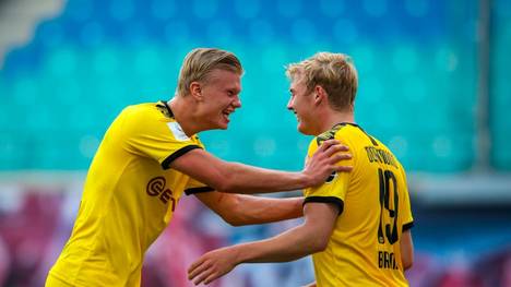 Erling Haaland (l., mit Julian Brandt) stellte einen Rekord für den BVB sicher