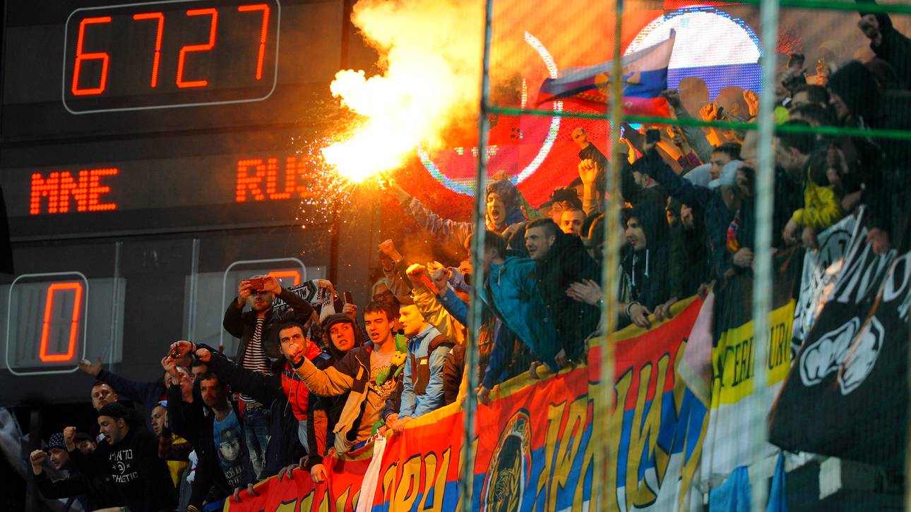 Täter stellt sich nach Pyro-Wurf