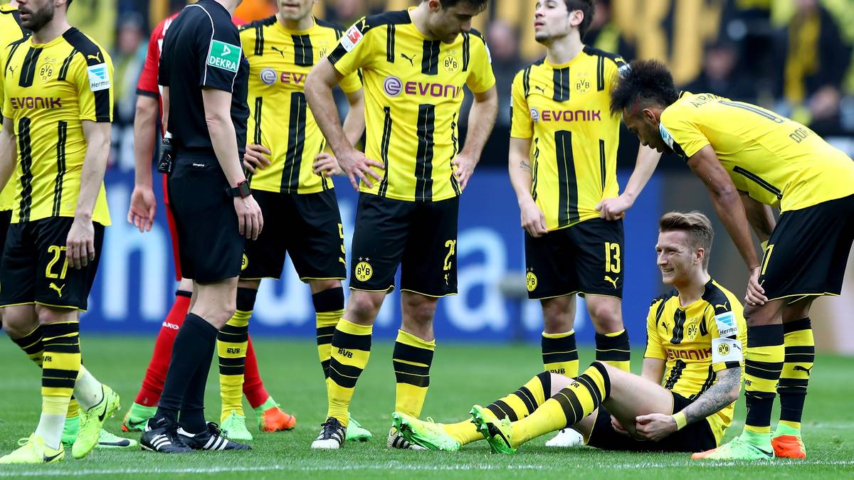 Erst im April dieses Jahres kehrt Reus nach einer einmonatigen Zwangspause auf den Rasen zurück. Im Bundesliga-Duell gegen Bayer Leverkusen Anfang März erleidet Reus einen Muskelfaserriss im Oberschenkel