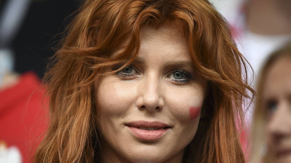 Diese polnische Anhängerin hat vor dem Anpfiff ihrer Landsleute gegen den Senegal noch gute Laune. Nach dem 1:2 dürfte diese nicht mehr so blendend sein