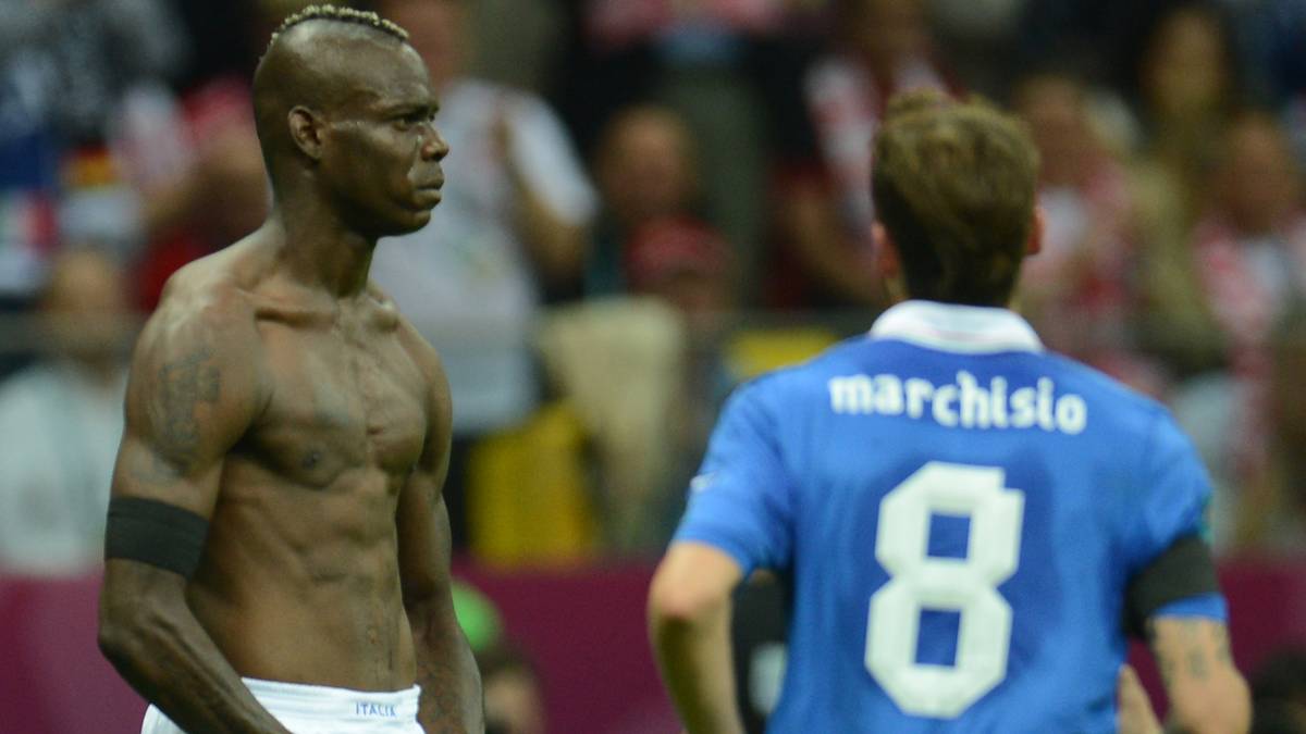 Mario Balotelli ballert die DFB-Elf in der Vorschlussrunde aus dem Turnier. Müller ist nicht mehr unumstritten