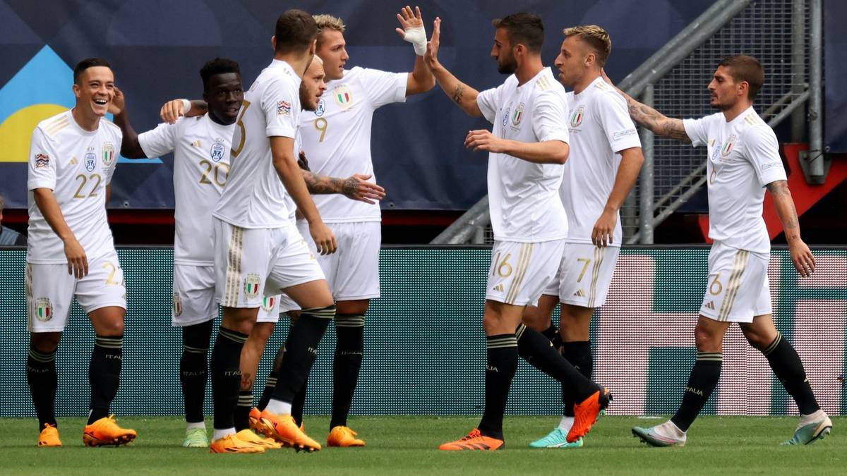 Italien zwingt Niederlande in die Knie