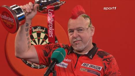 Peter Wright zeigt sich nach dem Sieg gegen Ryan Searle hochzufrieden. Nach dem Match lobt er vor allem die Stärke seines Gegners. 