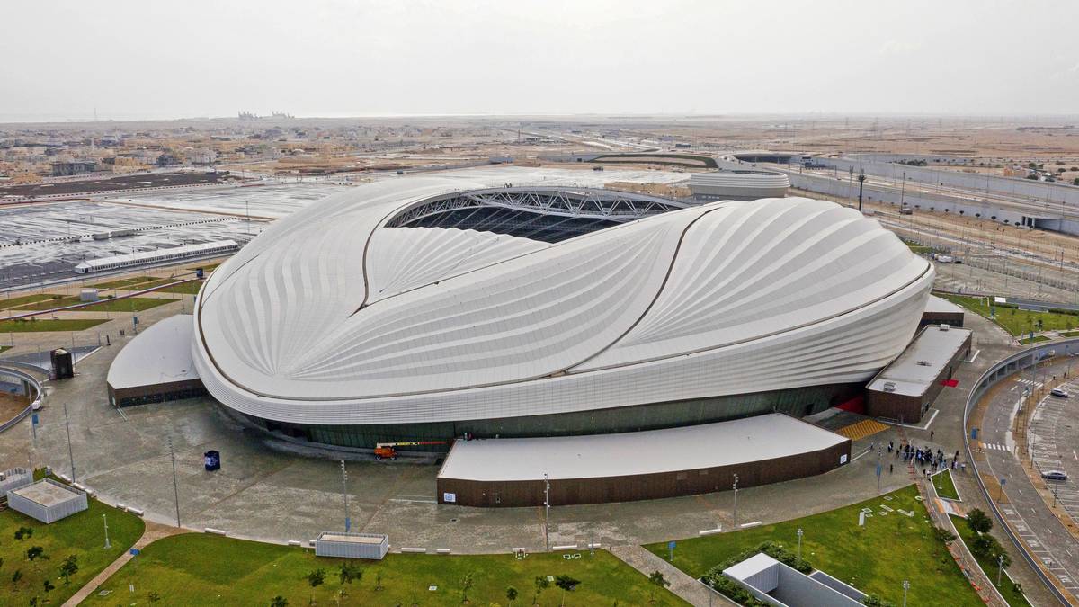 al-Janoub-Stadium: München hat ein Schlauchboot, al-Wakra ein Dau-Boot - das Arena-Design greift die Seefahrertradition des Ortes auf. Kapazität: 40.000. Standort: al-Wakra. Neubau (Eröffnung 2019), Kosten: 587,3 Mio. Euro. Sieben WM-Partien (sechs Gruppenspiele, ein Achtelfinale)