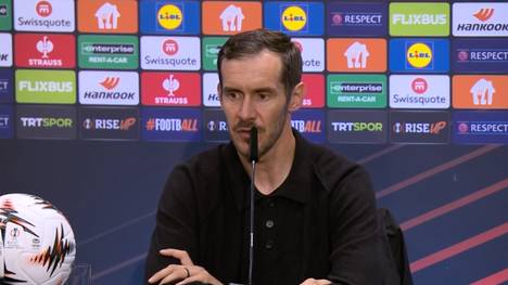 Der SC Freiburg hat das Finale gegen Aston Villa deutlich mit 3:0 verloren. Trainer Julian Schuster war nach der Partie sichtlich niedergeschlagen, zeigte sich dennoch stolz über den Turnierverlauf.