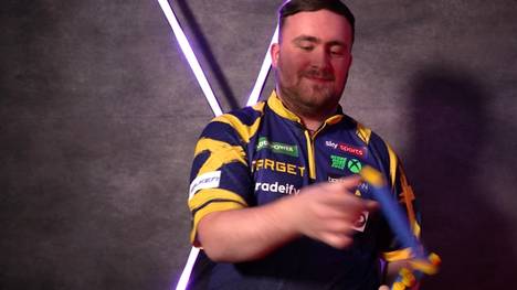 Luke Littler unterzieht sich dem Reaktions-Test vor der Darts-WM 2026.