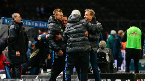 Jürgen Klinsmann bejubelt seinen ersten Sieg als Hertha-Coach