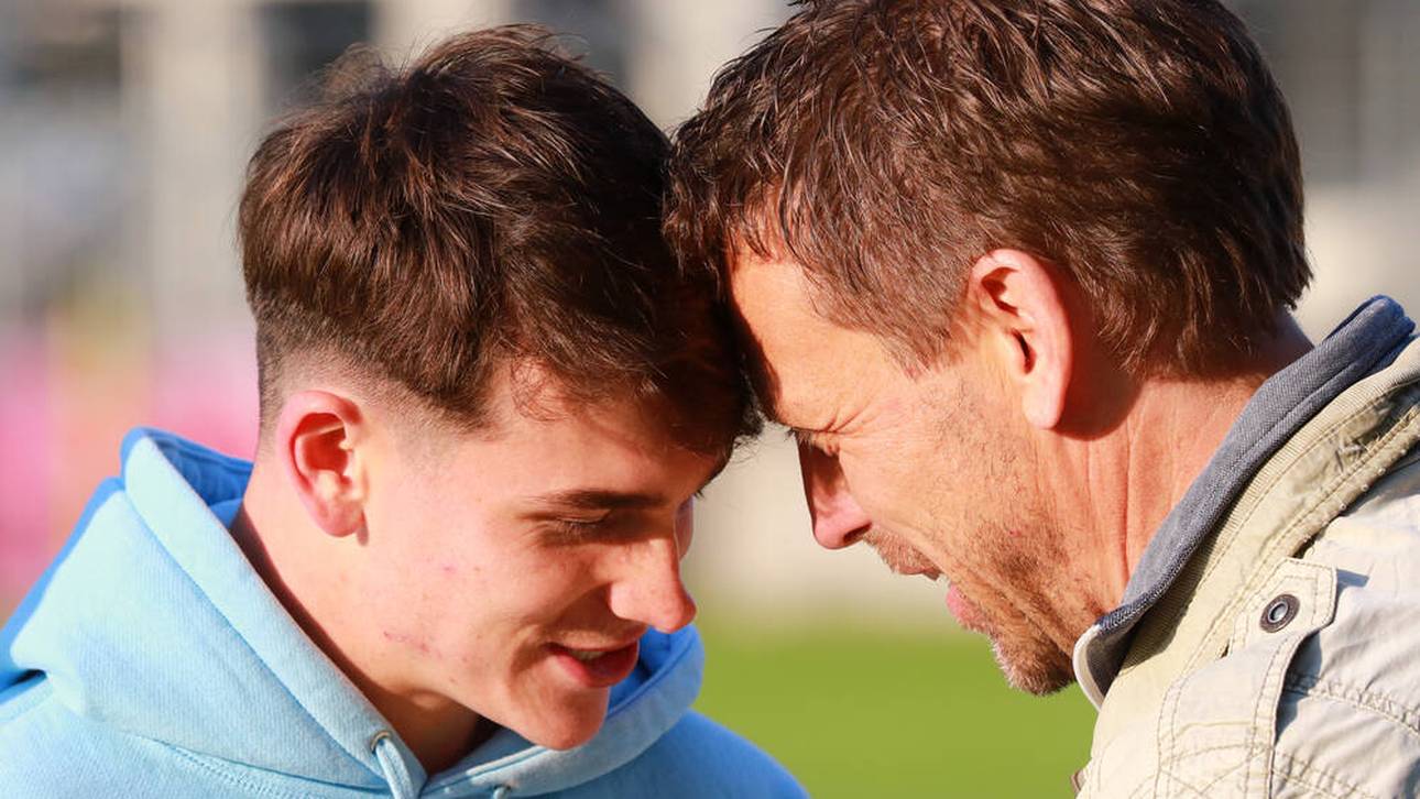 Taylor Booth bei seiner Verabschiedung mit dem damaligen Campus-Leiter Holger Seitz im Mai 2022