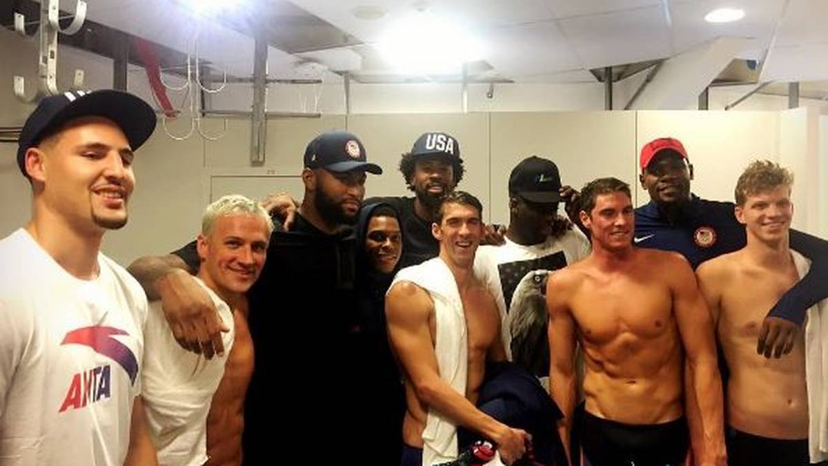 Dream-Team meets Goldmaschine: Die US-Basketballer statten dem erfolgreichsten Olympioniken aller Zeiten einen Besuch ab