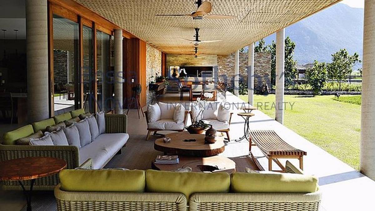 Die Speisen und möglicherweise auch ein kühles Bier können Neymar und seine Gäste dann auf der riesigen Terasse genießen