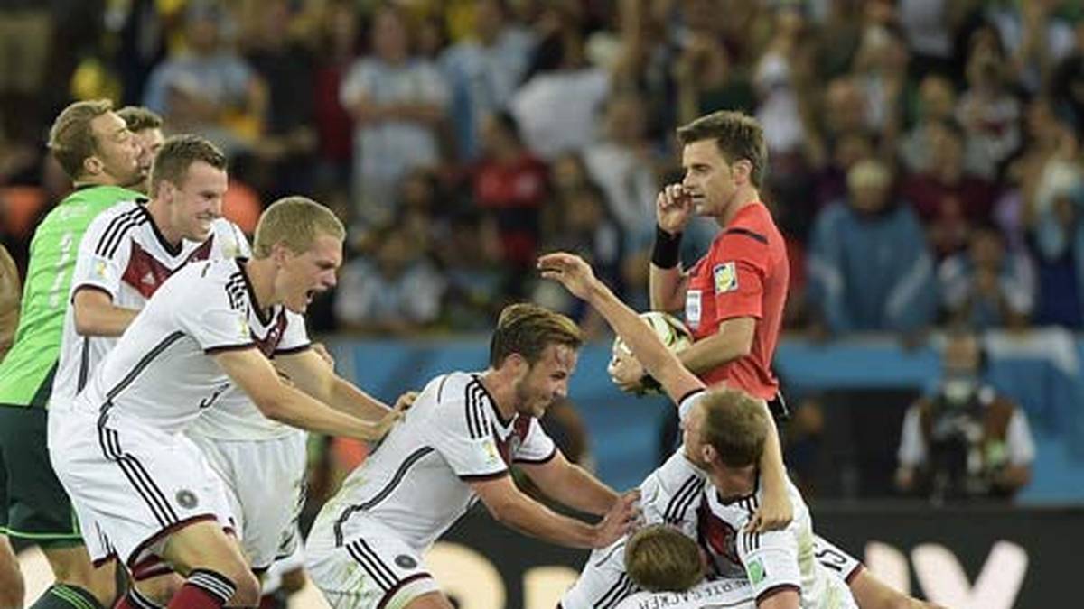 Kurz darauf ertönt der Schlusspfiff. Deutschland ist Weltmeister!
                  