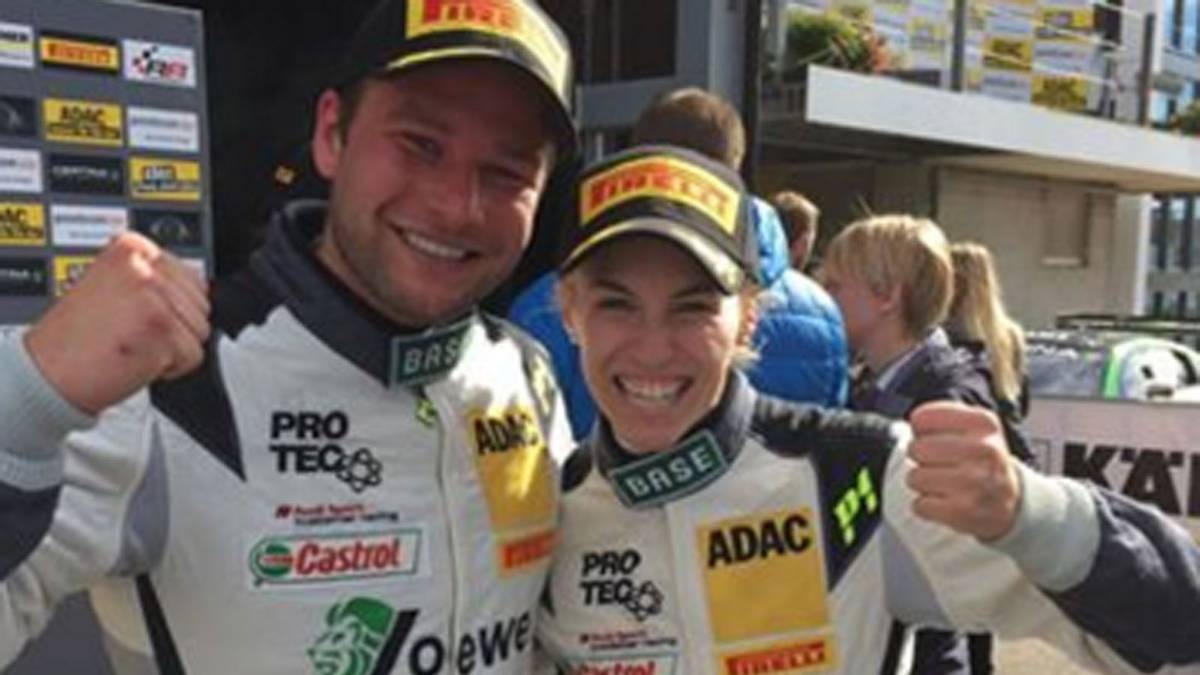 Seitdem ist das ADAC GT Masters die sportliche Heimat der 1,63 Meter großen Blondine.  Wie schon im Jahr zuvor fährt Frey gemeinsam mit Philip Geipel (links) für das Team YACO Racing 