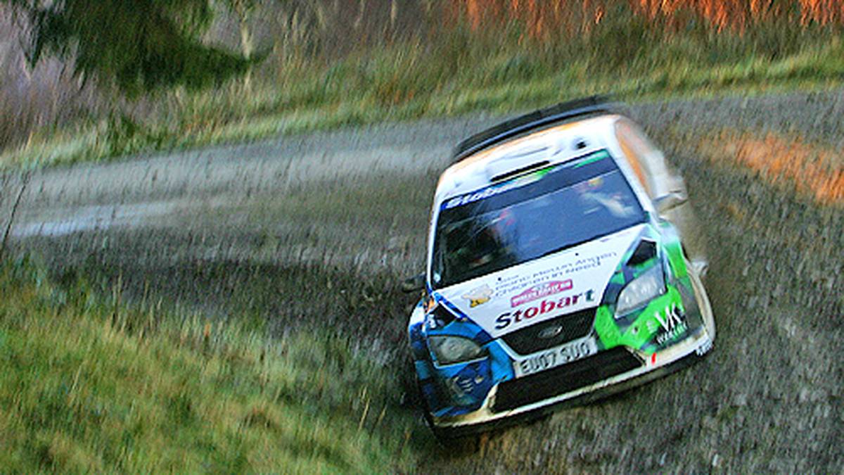 Auch ein Wechsel zur Rallye steht immer wieder im Raum. Mit Ford schafft Valentino Rossi in einem Gastrennen sogar den dritten Platz in Monza. Doch Rossi bleibt der MotoGP treu