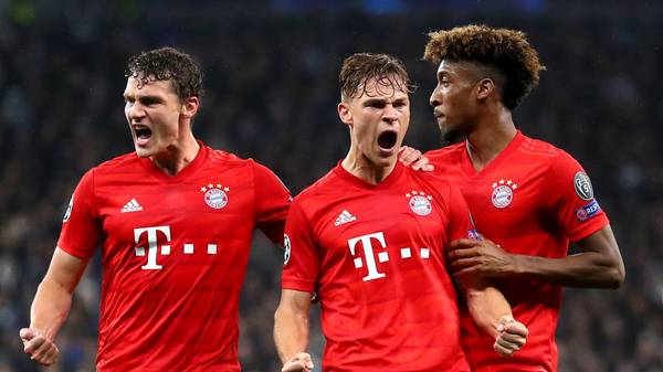 LONDON, ENGLAND - OCTOBER 01: Joshua Kimmich of FC Bayern Munich celebrates with teammates Benjamin Pavard and Kingsley Coman after scoring his team's first goal during the UEFA Champions League group B match between Tottenham Hotspur and Bayern Muenchen at Tottenham Hotspur Stadium on October 01, 2019 in London, United Kingdom. (Photo by Catherine Ivill/Getty Images)