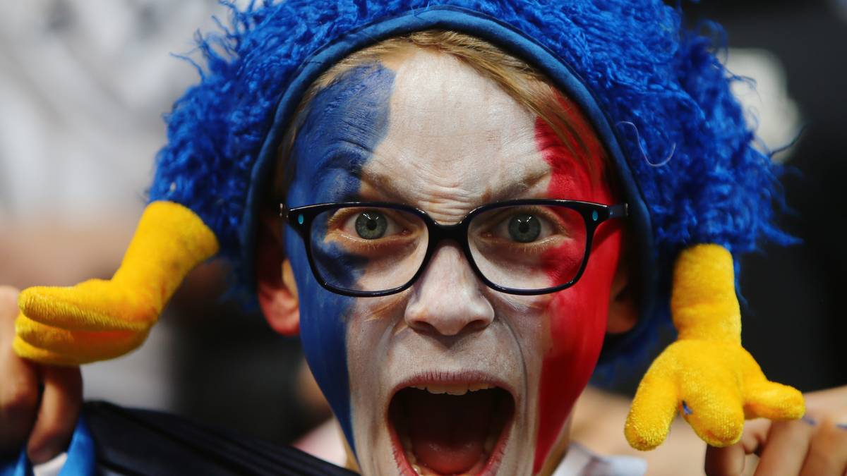Die Anhänger der Franzosen gehören zu den kreativsten Fans bei der WM. Dieser will sein Team zum Sieg gegen Algerien schreien...
