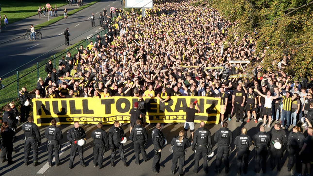 BVB-Ultras demonstrieren gegen RB