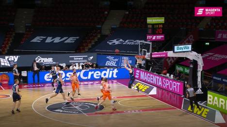 Mitfavorit AlLBA Berlin hat seine weiße Weste beim Finalturnier der easycredit BBL in München problemlos gewahrt. Die Albatrosse deklassierten Rasta Vechta beim 102:72 (58:31) und feierten im dritten Spiel den dritten Sieg. 