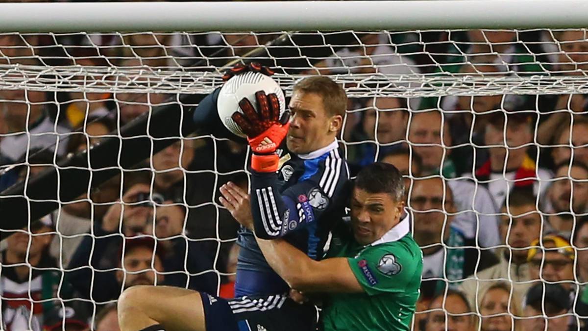 MANUEL NEUER: Gegen die über weite Strecken mit neun Abwehrspielern agierenden Iren sprang der Welttorhüter mehrere Mal als Libero ein. Dabei hatte er zu Beginn Probleme mit dem Rasen, rutsche zweimal weg. Ansonsten bekam er lange nicht viel zu tun, beim Tor von Shane Long war er machtlos. SPORT1-NOTE: 4