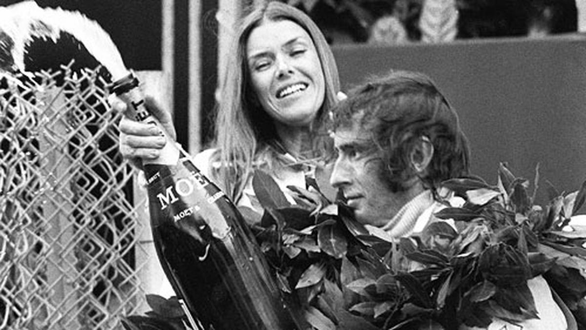 PLATZ 8 - Jackie Stewart (27 Siege): Der Schotte ist auch heute noch Dauergast bei den Formel-1-Rennen. Als aktiver Rennfahrer gewann Stewart zwischen 1965 und 1973 sogar für vier verschiedene Konstrukteure Rennen: Tyrrell, Mata, B.R.M und March